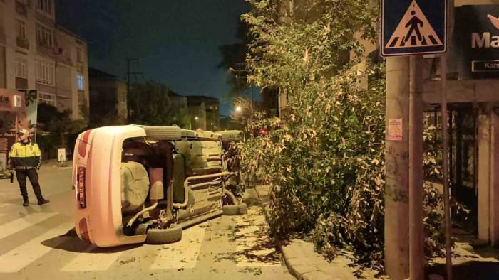 Kaza İhbarına Geldiler, Araç Dışında Kimseyi Bulamadılar
