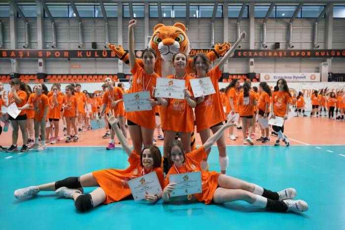 Geleneksel “mini Tigers Voleybol Şenliği” Düzenlendi