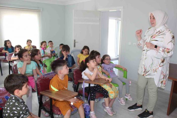 Alaşehirli Minikler Hem Doğayı Tanıyor Hem De Yaşayarak Öğreniyor