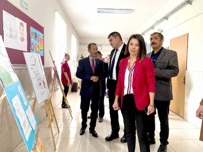 Öğrencilerden Sıfır Atık Sergisi