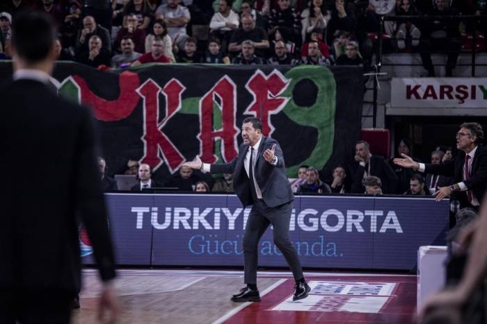 Pınar Karşıyaka, Avantajı Kaptı