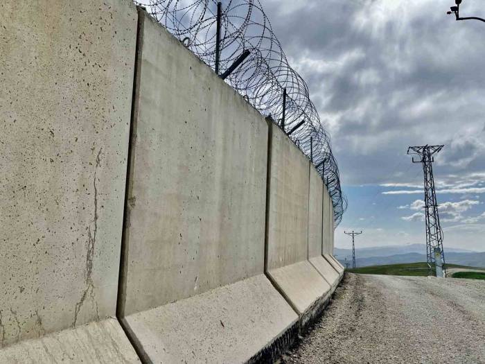 Kamera Ve Sismik Sensörlerle Denetlenen İran Sınırında Kuş Uçurtulmuyor