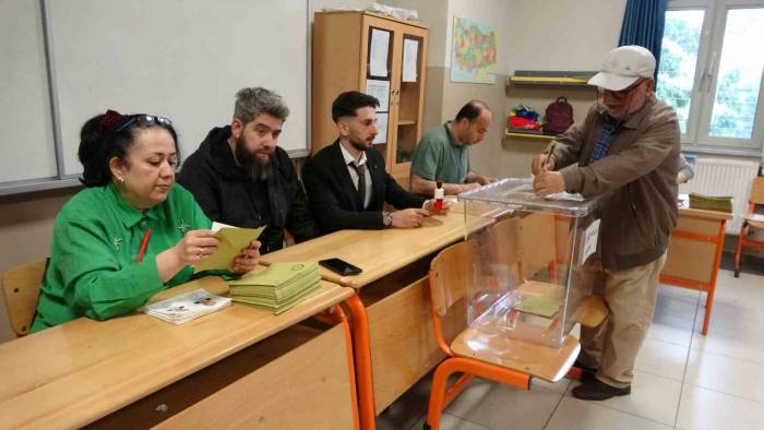 Kocaeli’de Vatandaşlar İkinci Tur İçin Sandıklara Akın Etti