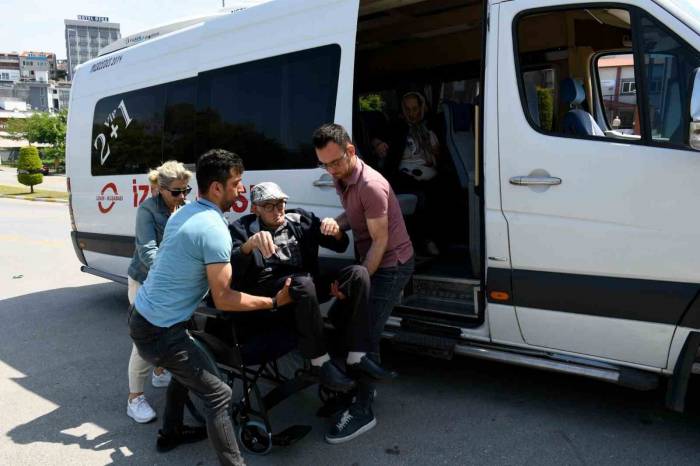 95 Yaşındaki Sabri Dede Oy Kullandı