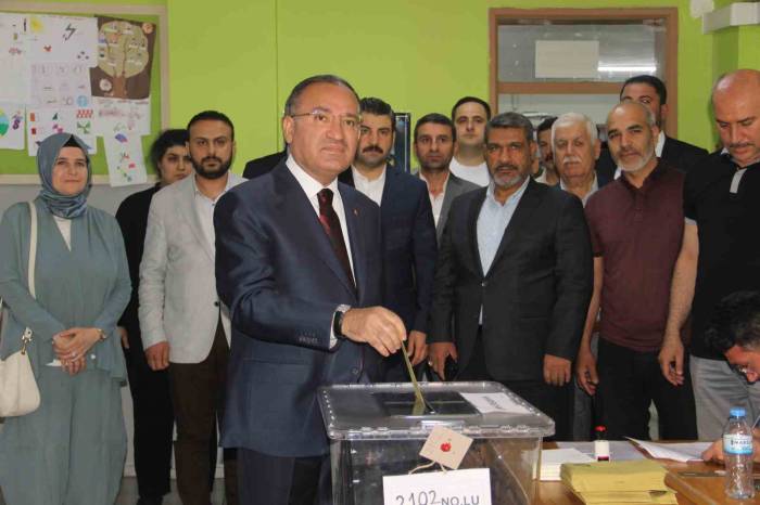 Bakan Bozdağ, Oyunu Şanlıurfa’da Kullandı