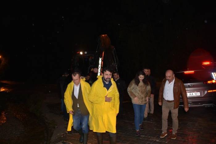 Milletvekili Şahin, Taşından Zarar Gören Yerleri İnceledi