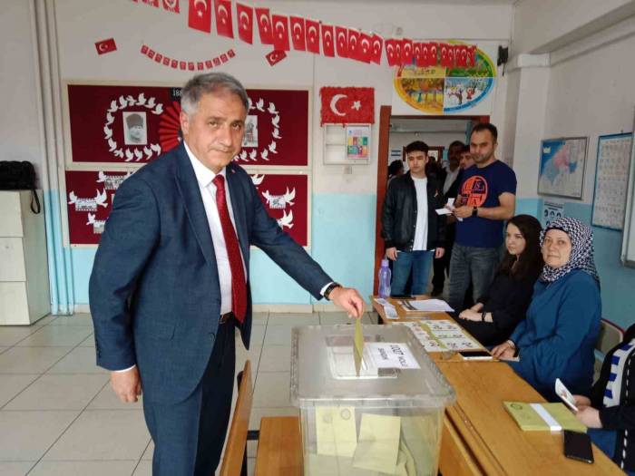 Milletvekili Avcı Ve Bozkurt Oyunu Kullandı