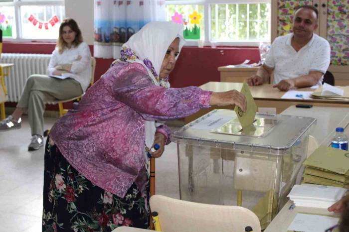 Aydın’da Oy Kullanma İşlemi Başladı