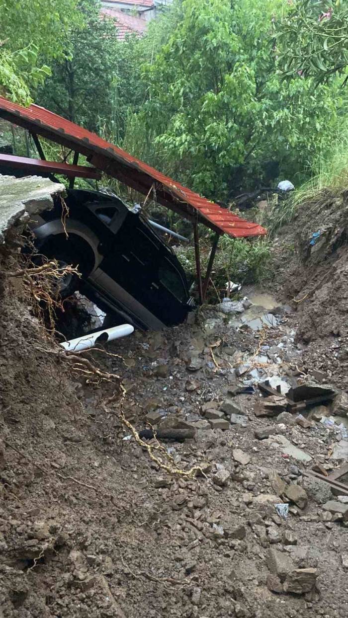 Germencik’te Sağanak Yağış Ve Dolu Etkili Oldu