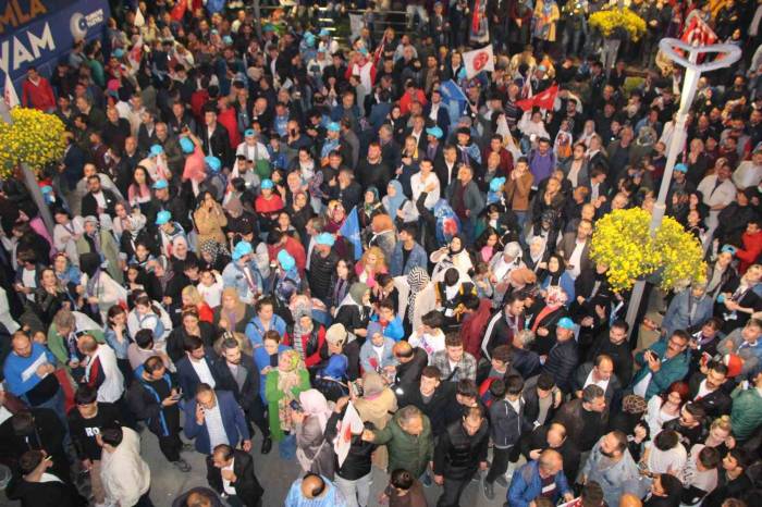 Cumhurbaşkanı Erdoğan’ın Seçim Zaferi Trabzon’da Coşkuyla Kutlanıyor