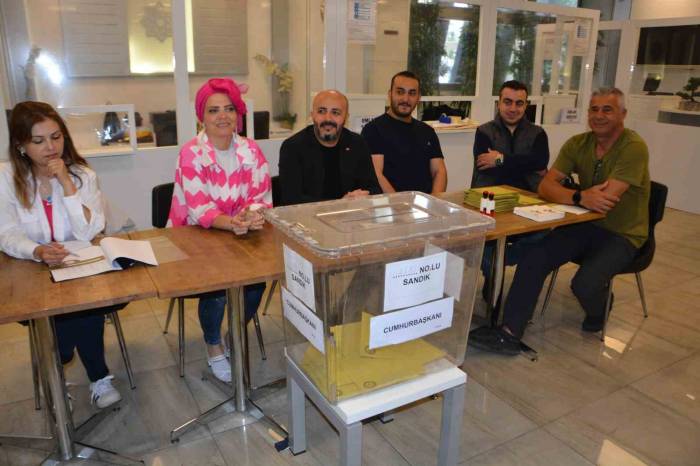 Balıkesir’de Oy Verme İşlemi Başladı