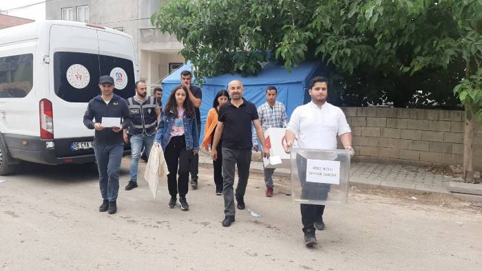 Seyyar Sandıklarlar Seçmenin Ayağına Gitti