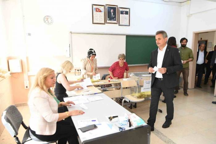 Mamak İkinci Tur İçin Sandık Başında