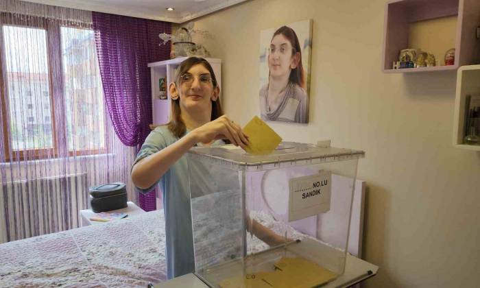 Dünyanın En Uzun Boylu Kadını" Oyunu Evinde Kullandı