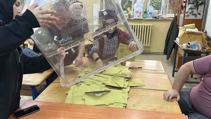 Sandıklar Kapandı Oy Sayımına Geçildi