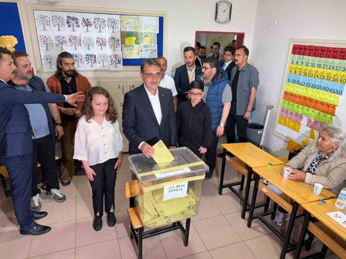 Bakan Dönmez Oyunu Eskişehir’de Kullandı