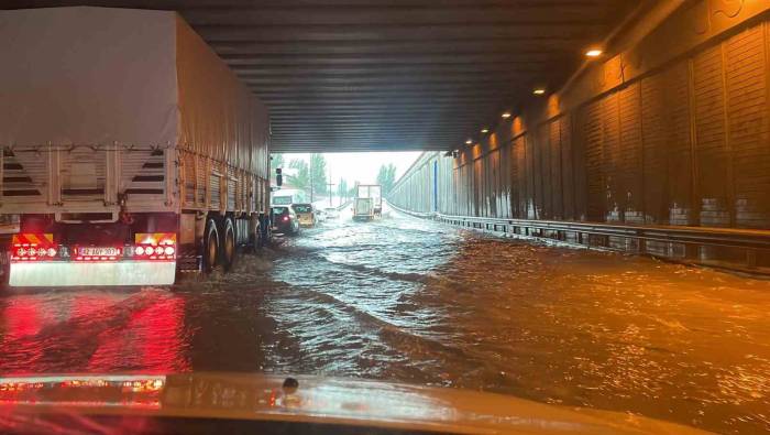 Eskişehir Yağmura Teslim Oldu