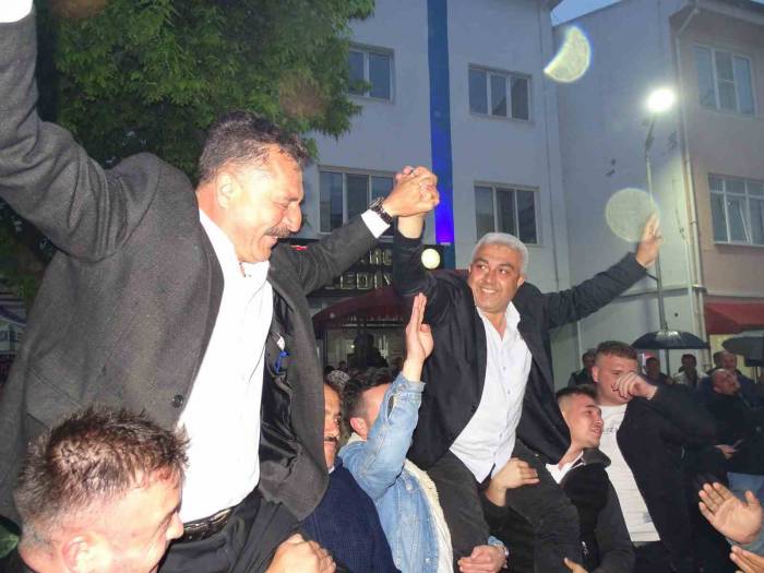 Hisarcık’ta Seçim Kutlamaları