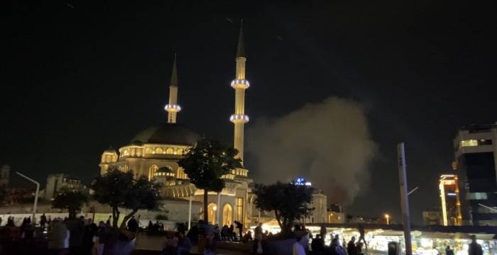 Beyoğlu’nda 2 Katlı Gece Kulübünde Korkutan Yangın