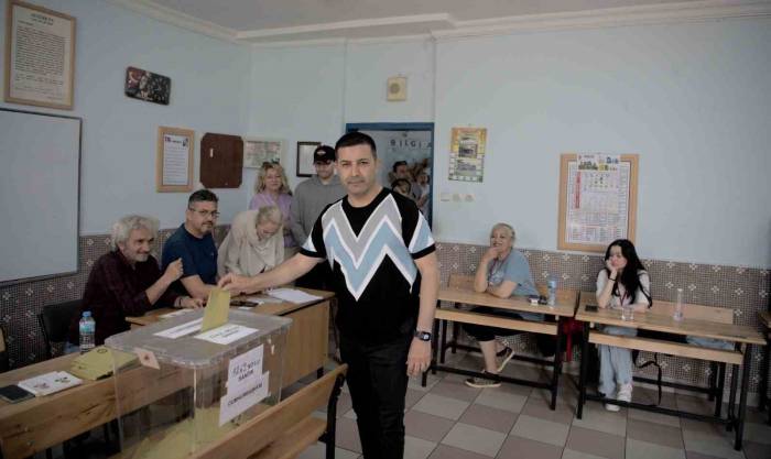 Kuşadası Belediye Başkanı Günel, Oyunu Kullandı