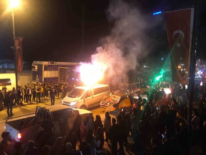 Malatya’da Vatandaşlar Sokaklara Döküldü