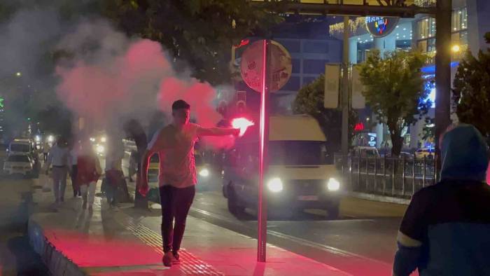 Mardin’de Seçim Kutlamaları Başladı