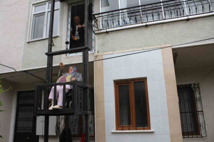 Oy Kullanmak İçin Tüm Engelleri Aştılar