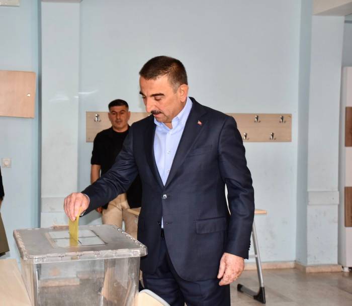 Siirt Valisi Hacıbektaşoğlu Oyunu Kullandı