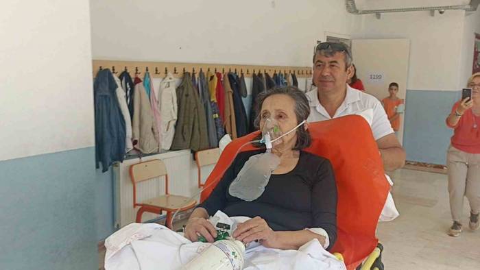 Hastaneden Oy Kullanmak İçin Oksijen Tüpüyle Geldi