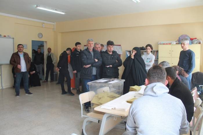 Türkiye’nin En Az Nüfuslu İli Bayburt’ta Oylar Heyecanla Kullanılmaya Başladı