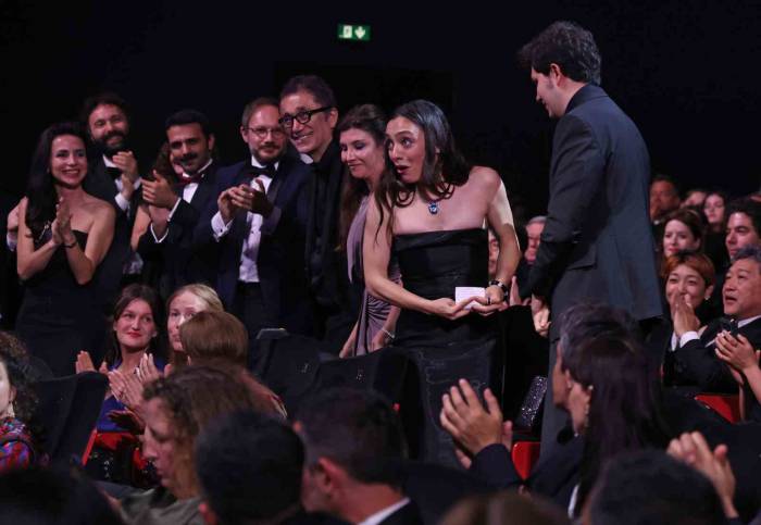 Cannes’dan Merve Dizdar’a “en İyi Kadın Oyuncu” Ödülü