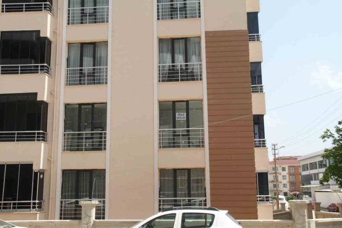 Elazığ’da Konutlarda Kiralık Yazısının Yerini ‘kiralık Değildir’ Yazısı Aldı