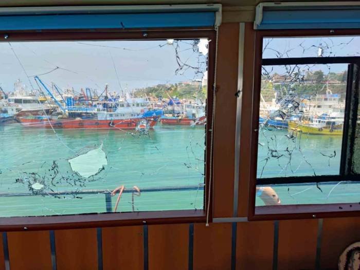 Saldırıya Uğrayan Teknedeki Balıkçı Anlattı: "2 Gemi Yanaştı Sağlı Sollu Ateş Açmaya Başladı"