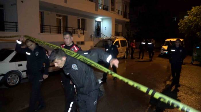Ayrılmak İsteyen Polis Sevgilisini Başından Vurdu