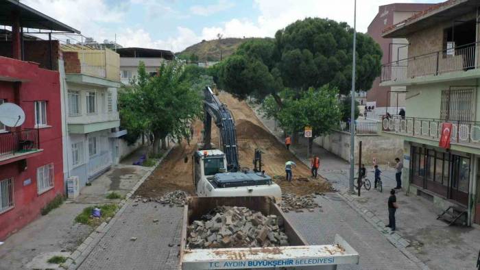 Aydın Büyükşehir Belediyesi Şerbetci Caddesi’nde Sıcak Asfalt Çalışmalarına Başladı