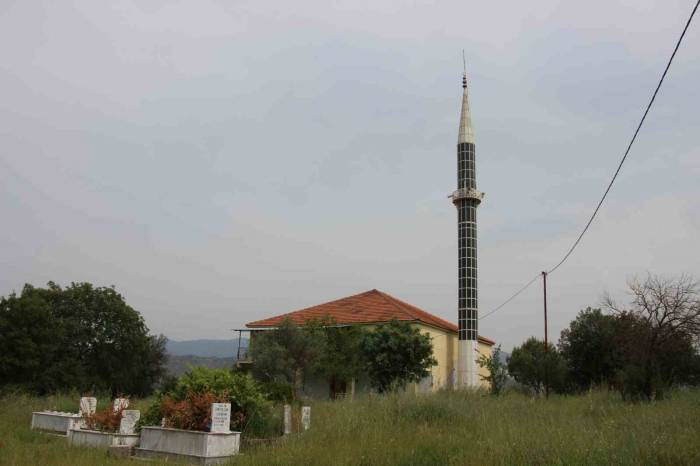 İlginç Ama Gerçek, Köyün Bayramlık Elbise Gibi Bayramlık Camisi Var
