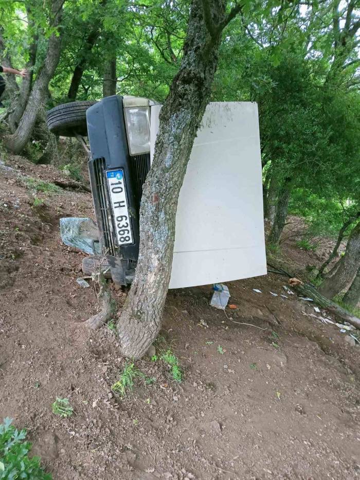 Balya’da Otomobil Şarampole Uçtu: 3 Yaralı