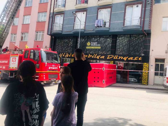Bilecik’te İntihara Teşebbüs Eden Şahsı Görenler Hemen Canlı Yayın Açtı