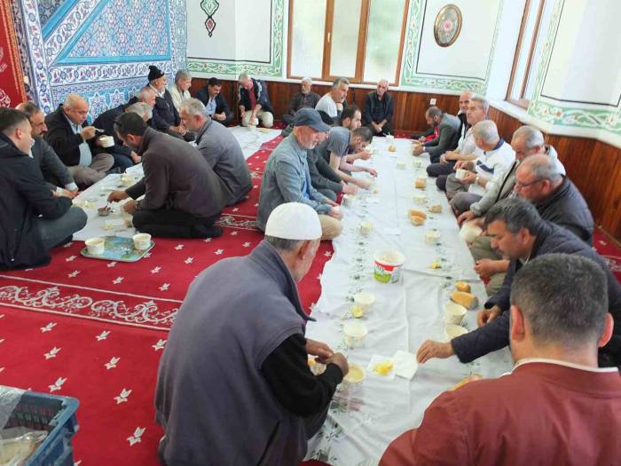 Burhaniye’de Sabah Namazı Buluşmaları Devam Ediyor