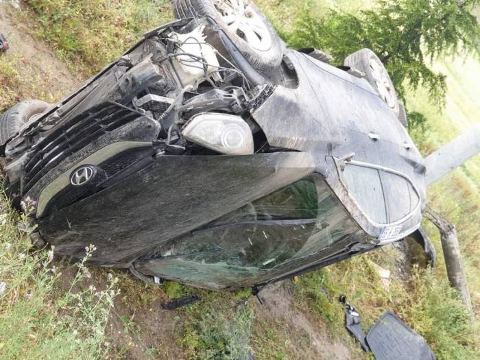 Kontrolden Çıkan Otomobil Tarlaya Devrildi: 2 Yaralı