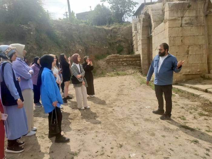 Gençler Müzeyi Gezdi