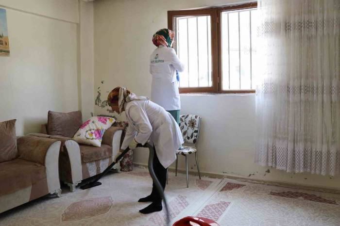 Haliliye Belediyesi Evde Bakım Hizmeti İle Ulu Çınarların Yanında