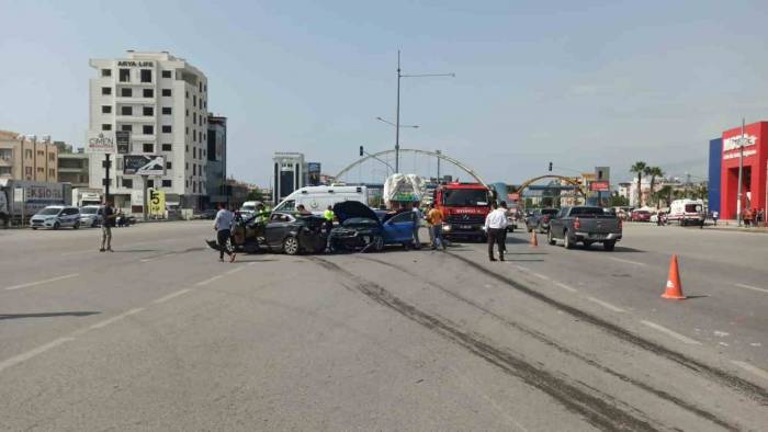 Hatay’da Freni Patlayan Kamyon Zincirleme Kazaya Neden Oldu: 13 Yaralı