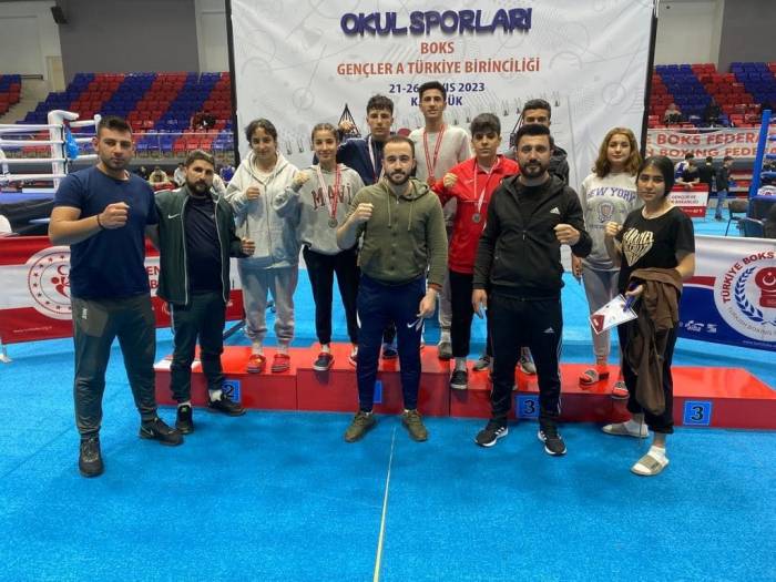 Vanlı Boksörlerden Büyük Başarı