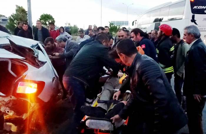 Konya’da İki Otomobil Çarpıştı: 7 Yaralı