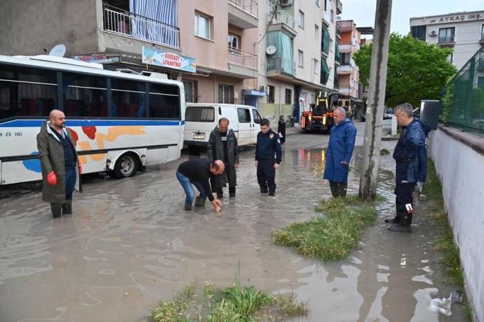 Su Baskınlarının Yaşandığı Turgutlu’da Ekipler Anında Müdahale Etti