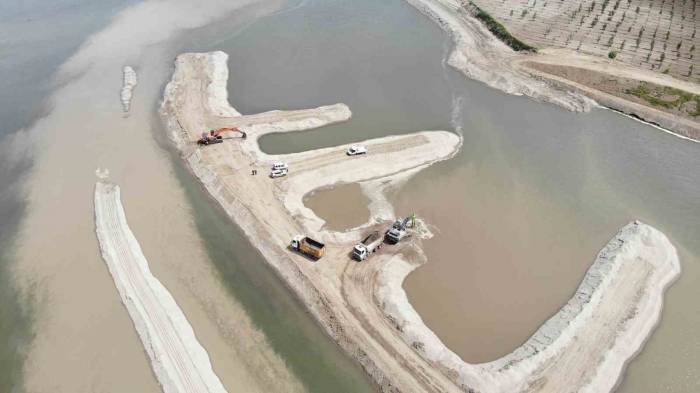 Meriç Ve Tunca Nehirlerinin Yatağındaki Kumlar Temizleniyor