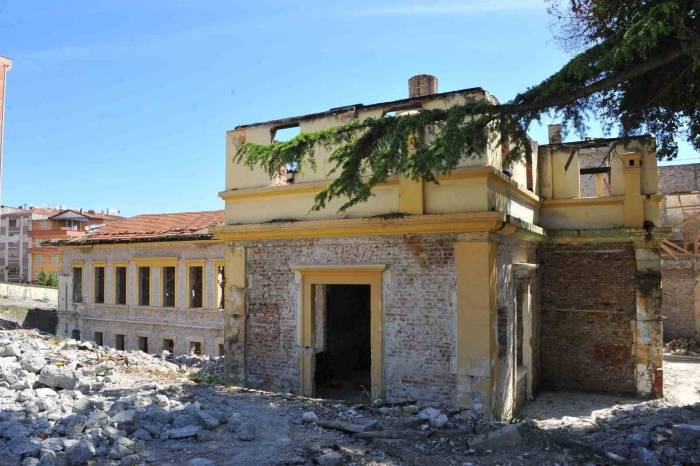 121 Yıllık Hastane Binası Restore Ediliyor