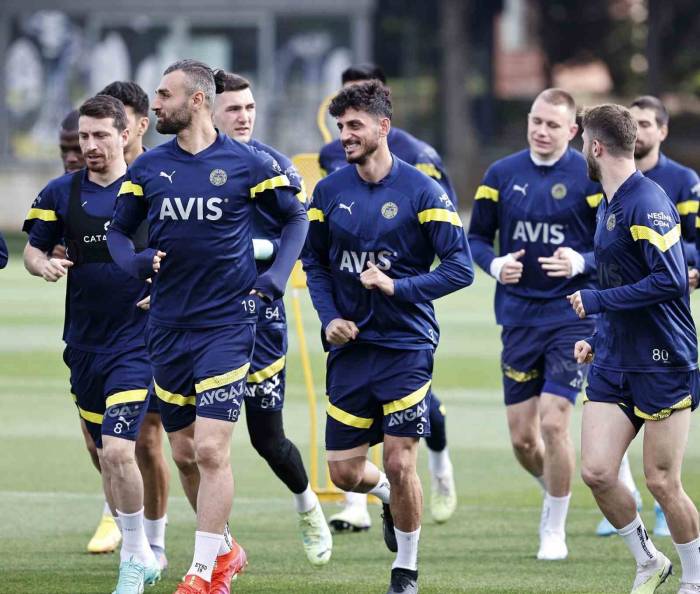 Fenerbahçe, Antalyaspor Maçı Öncesi Kampa Girdi