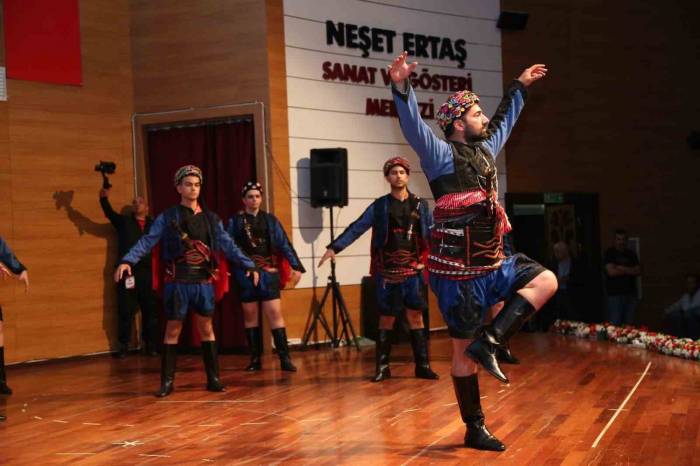 Keçiören Halk Oyunlarıyla Şenlendi